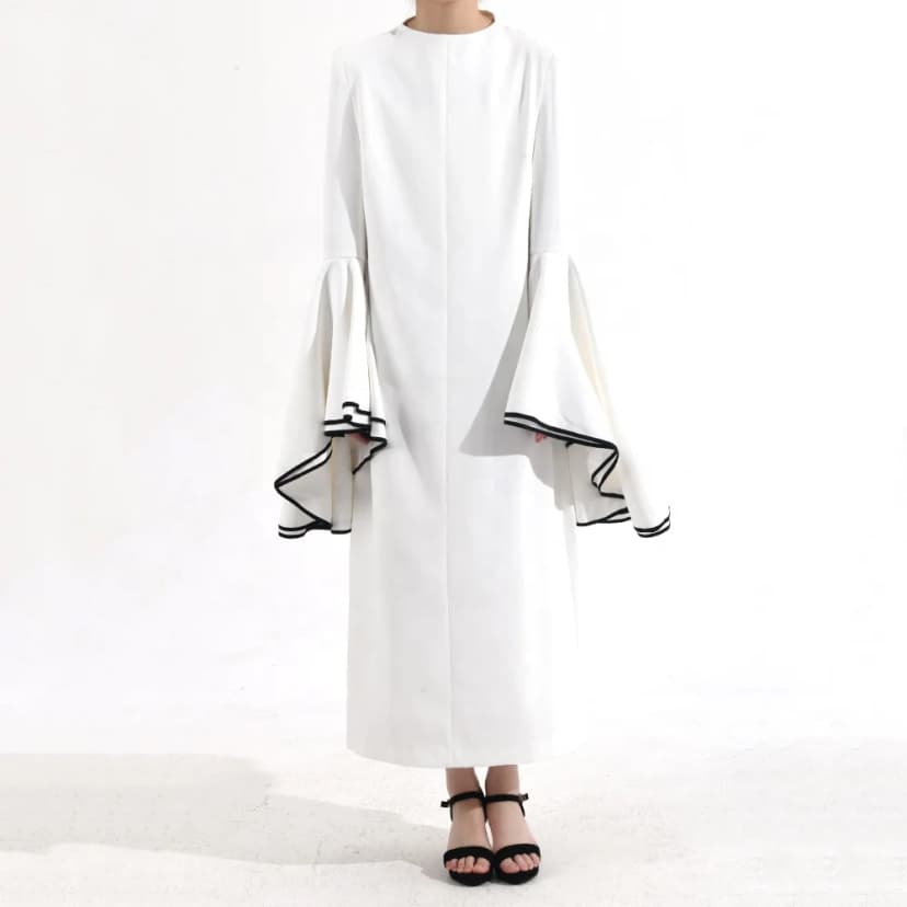 OUDINA Elegantes Weißes Kleid mit Rüschenärmeln für Damen